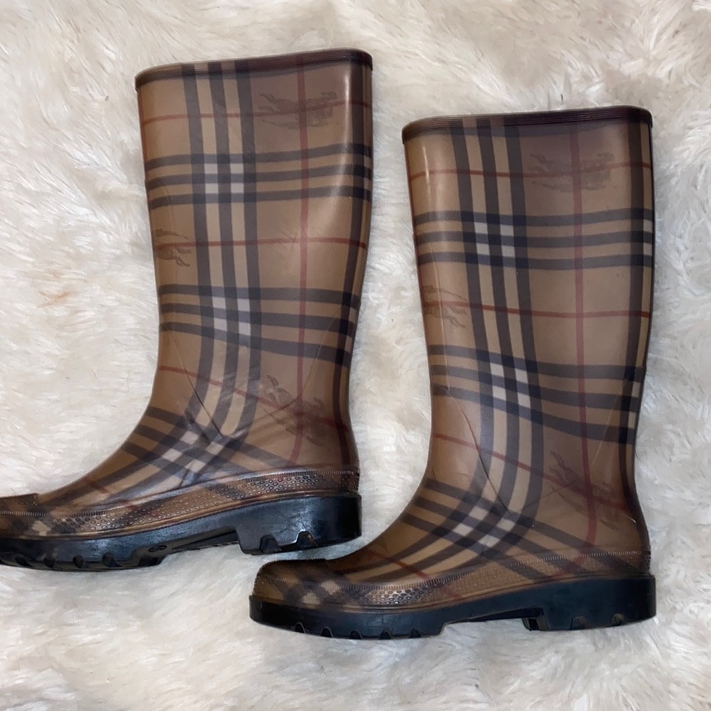 Women’s Burberry rain boots size 38